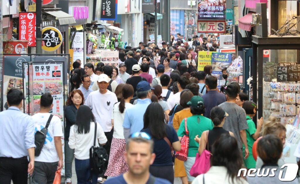 "한국 좋아요" 자취 감췄던 외국인이 돌아온다...기대감에 '들썩' 4 외국인