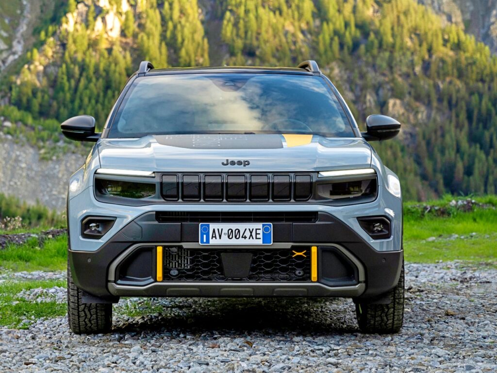 이 두 브랜드가 합쳐질 줄 "상상도 못했다"... 뜻밖의 콜라보에 반응 대박 2 지프 어벤저 4xe 노스페이스 에디션 출시