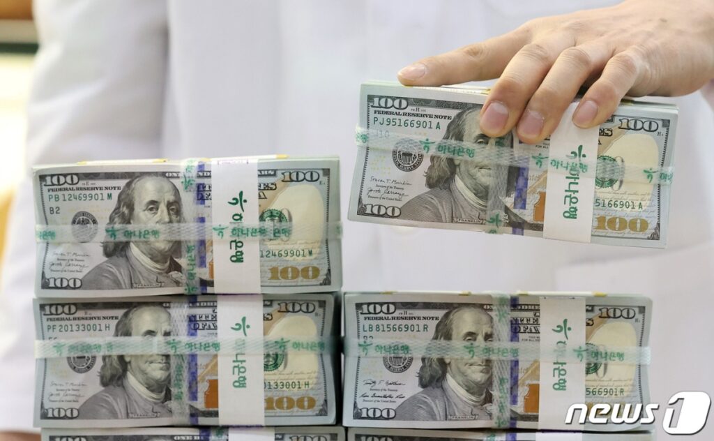 금융위기급 고환율 "늪에 빠졌다"... 기업들, 이제 어떡하나 2 환율