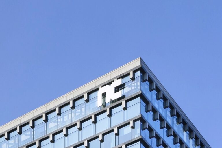 엔씨소프트 26년만에 적자 위기