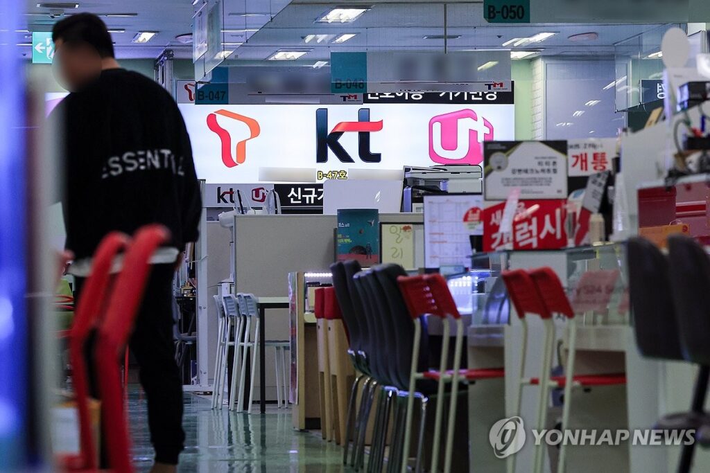 100만 원 새폰을 "공짜로 샀다"…10년 묵은 규제 풀리기도 전에 이런 일이 2 통신사