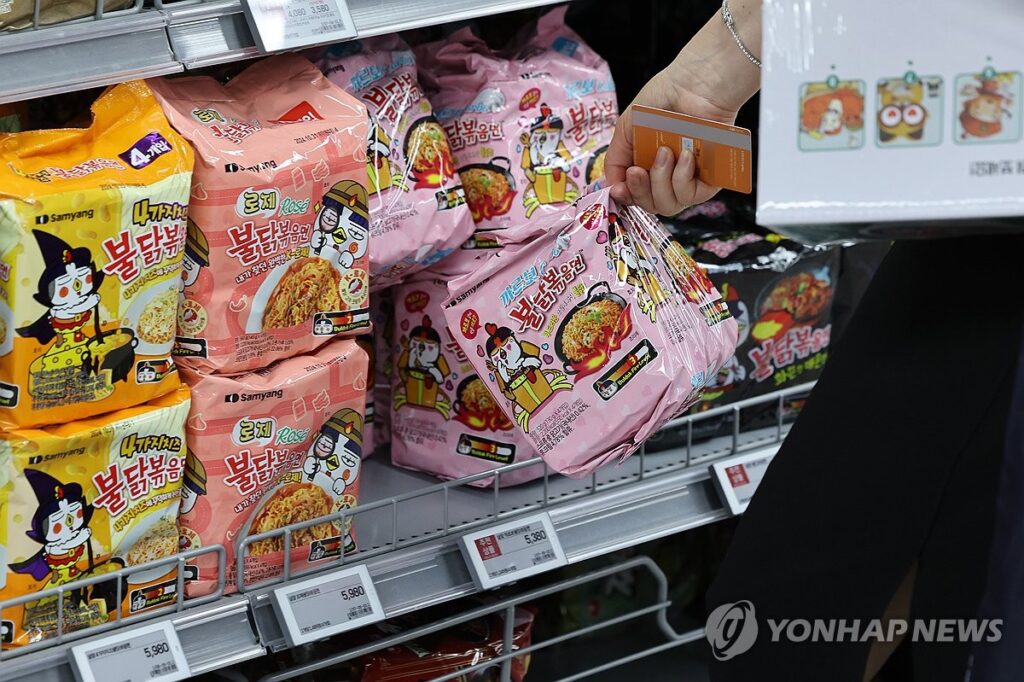 입소문 타더니 "불티나게 팔린다"... 4개월 만에 2300만 개 팔린 K-라면의 정체 4 라면