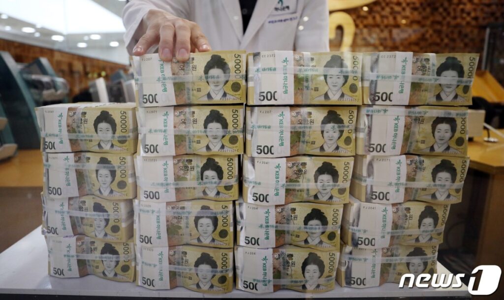 고금리에 웃던 은행가 "하루아침에 뒤집혔다"…한 달 새 '21조' 증발 3 은행