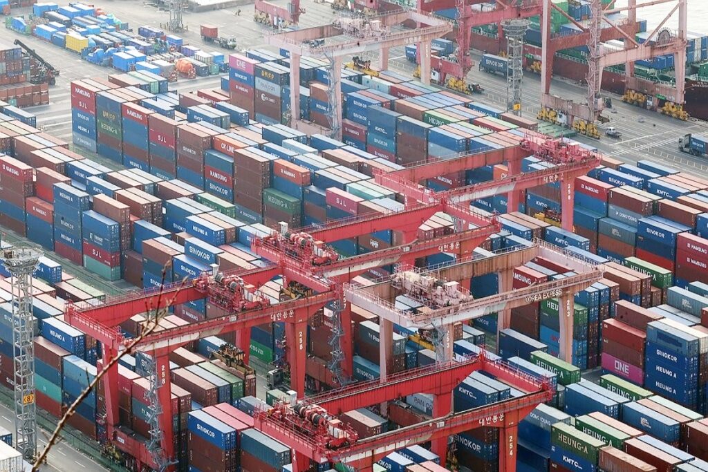 "불황이다" 말 많았는데 "이번엔 달랐다"…신기록 달성한 한국 2 수출