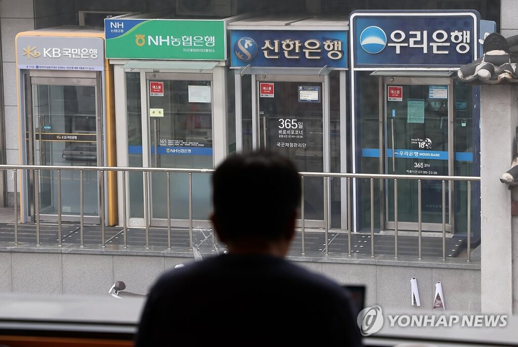 철밥통은 옛말 "30대도 그만둔다"…인건비 줄이는 은행들, 무슨 일 5 은행