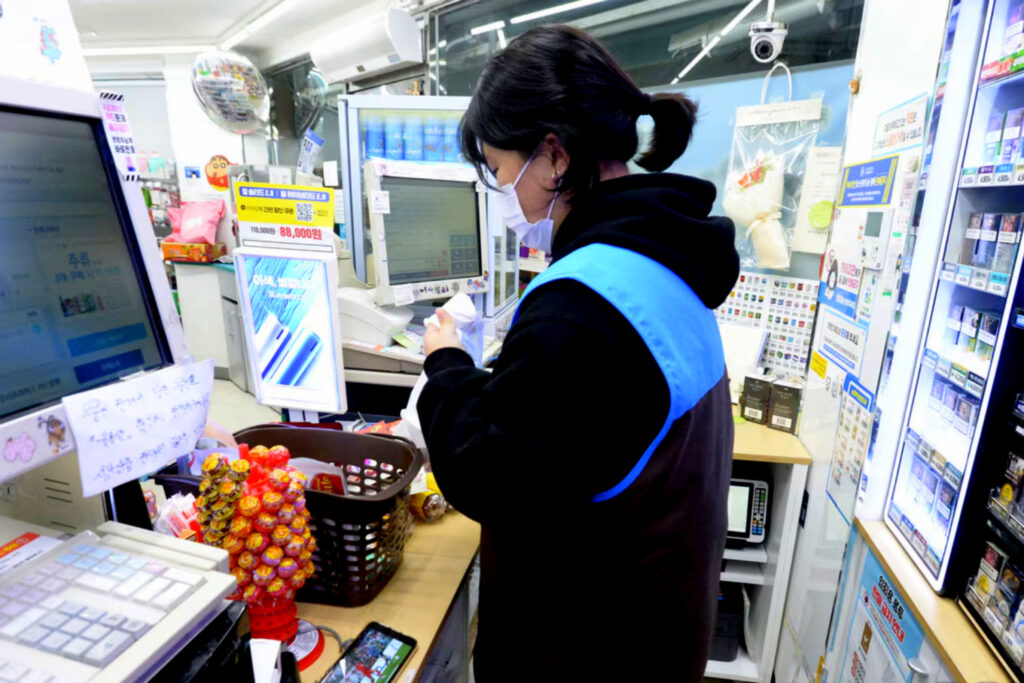 "하루 10시간 일해도 결국 빈손"… 기대와 다른 현실에 아빠도 딸도 '한숨' 1 최저임금