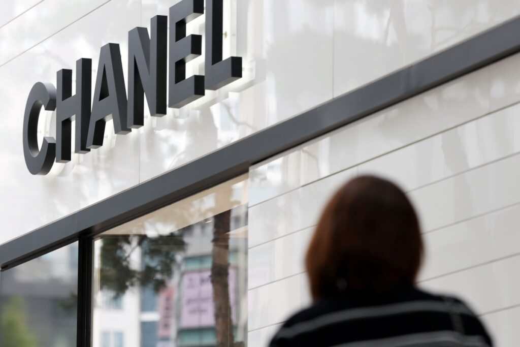 줄서서 사던 사람들 싹 사라지자 "이렇게라도 해야지"… 전략 바꾼 기업들 1 이커머스