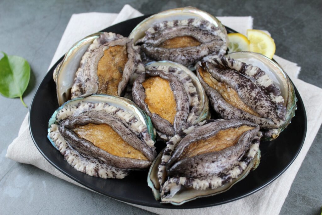 없어서 못 팔던 바다의 산삼 "3년 만에 반토막 났다"... 생존 위기 몰린 업계 4 전복