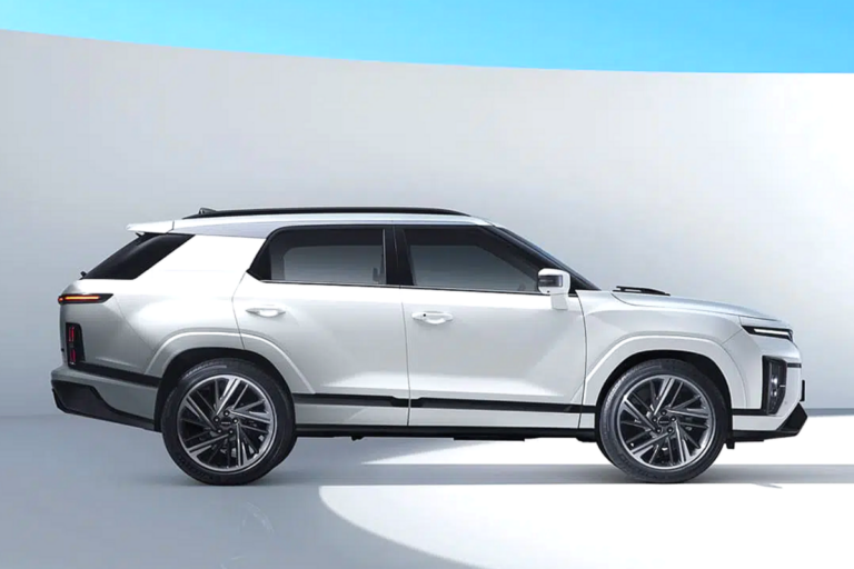 KGM 액티언 파노라마 선루프 추가