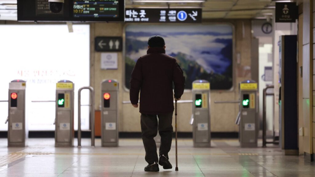 은퇴가 곧인데 "복지는 멀어진다?"... 무임승차 논쟁에 시민들 '들썩' 2 무임승차