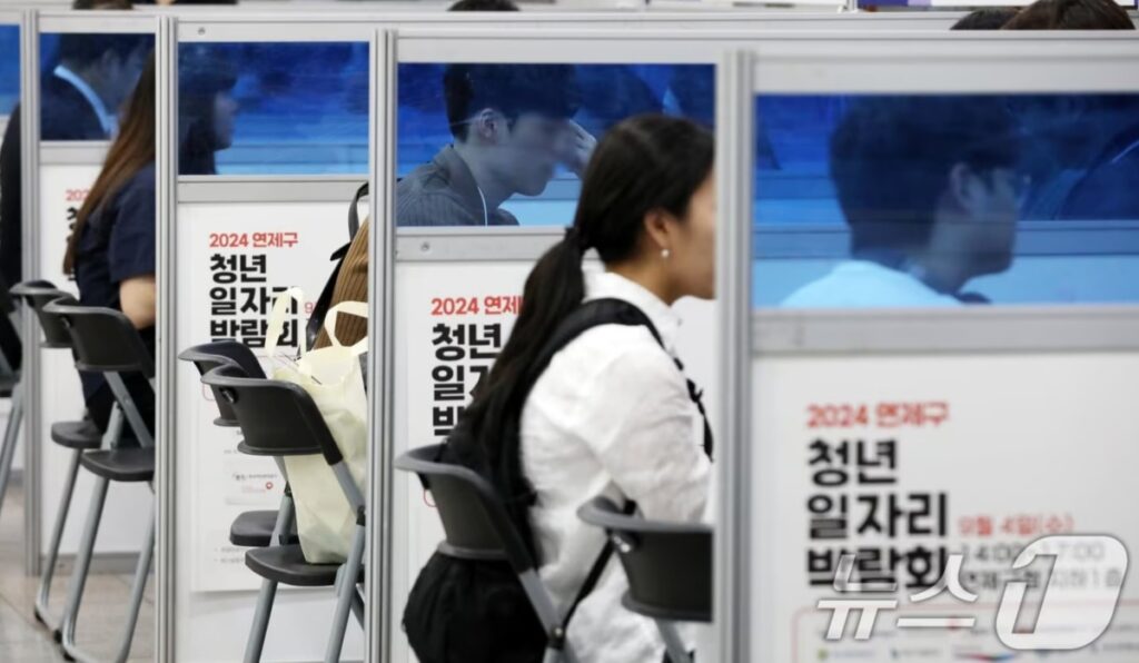 열심히 키운 우리 아이 "이젠 좀 나가줘라"… 부모들 '한숨 푹' 내쉬는 이유 5 청년