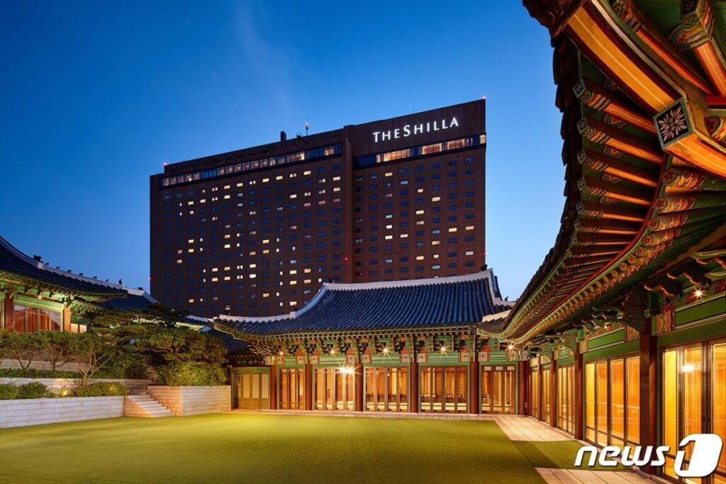 돈 많은 5060 많아지자 "기회는 이때다"...168조 시장 노리는 업계 3 실버