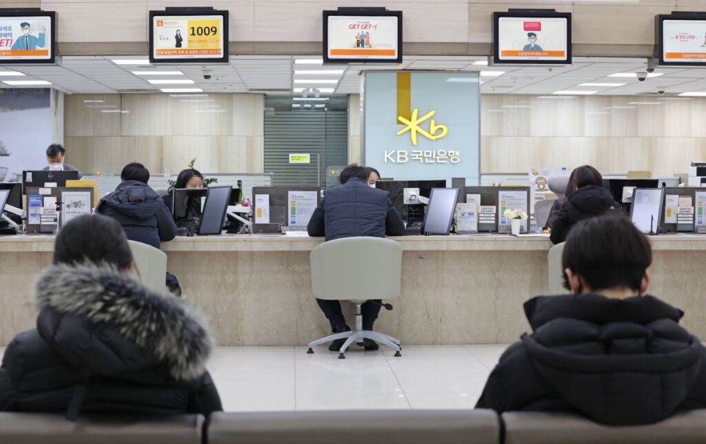 매달 꼬박꼬박 이자 갚았는데 "저만 바보였네요"... 서민들 '허탈'해진 이유 4 이자