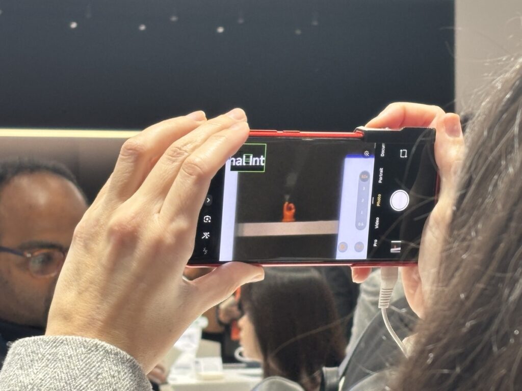 "왜 무겁게 들고 다녀요?"... 中 이어 삼성·애플 앞다퉈 달려드는 '이 시장' 4 카메라