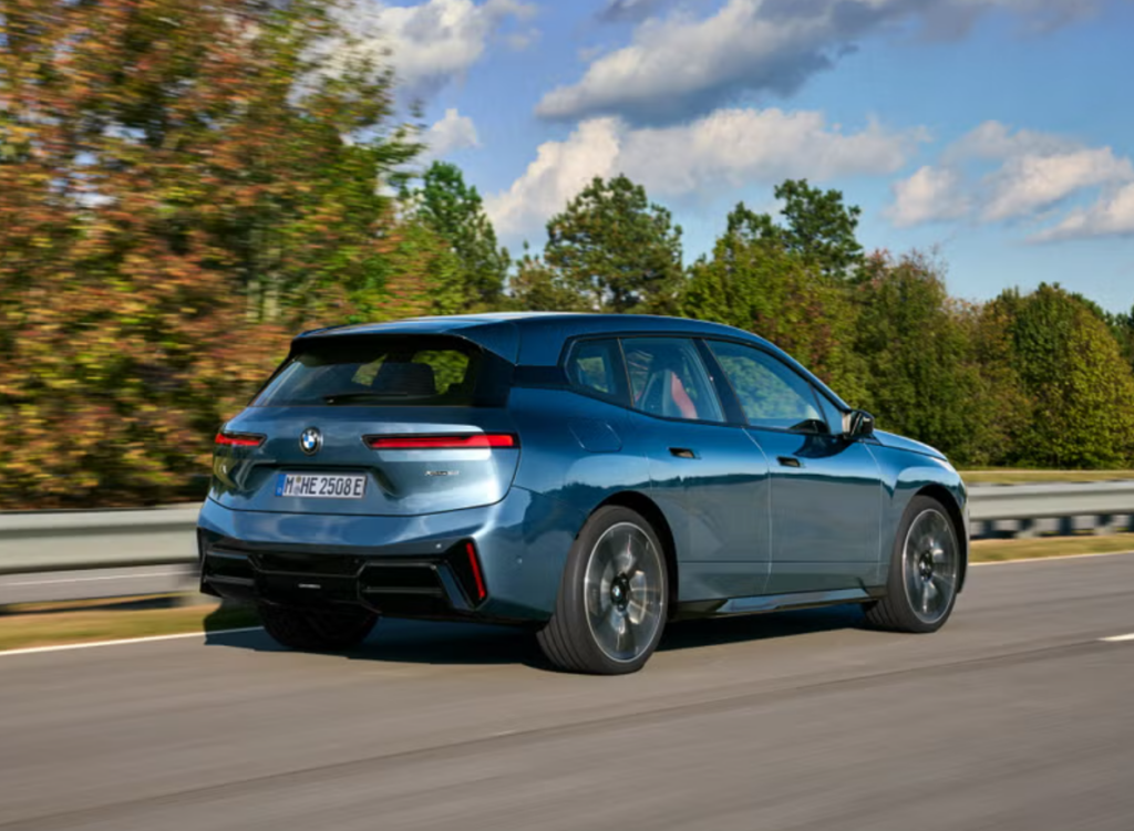 BMW iX, 2025 최고의 전기차 선정