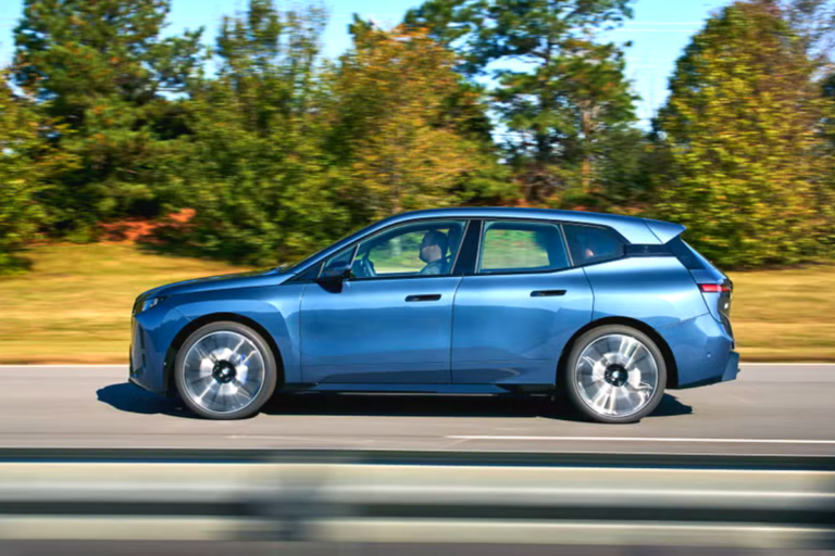 BMW iX, 2025 최고의 전기차 선정