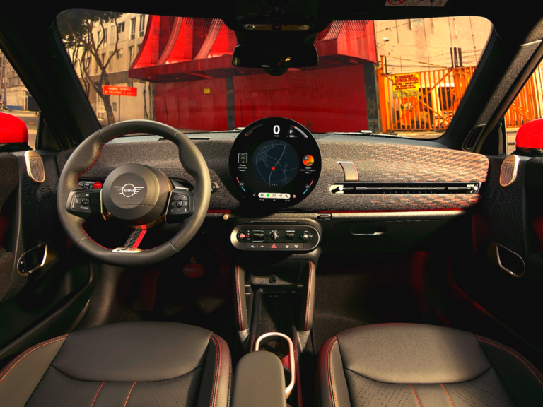 더 뉴 올-일렉트릭 MINI JCW 2종 출시