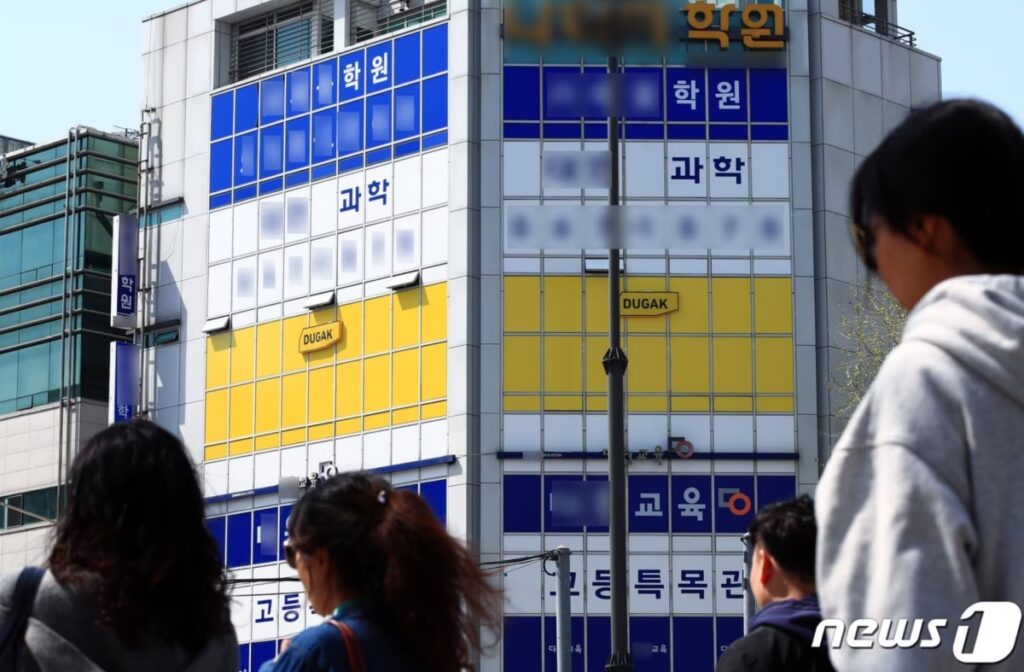 "남들 다 이 정도는 한다는데"...부모 욕심에 웃음 잃는 아이들 4 사교육