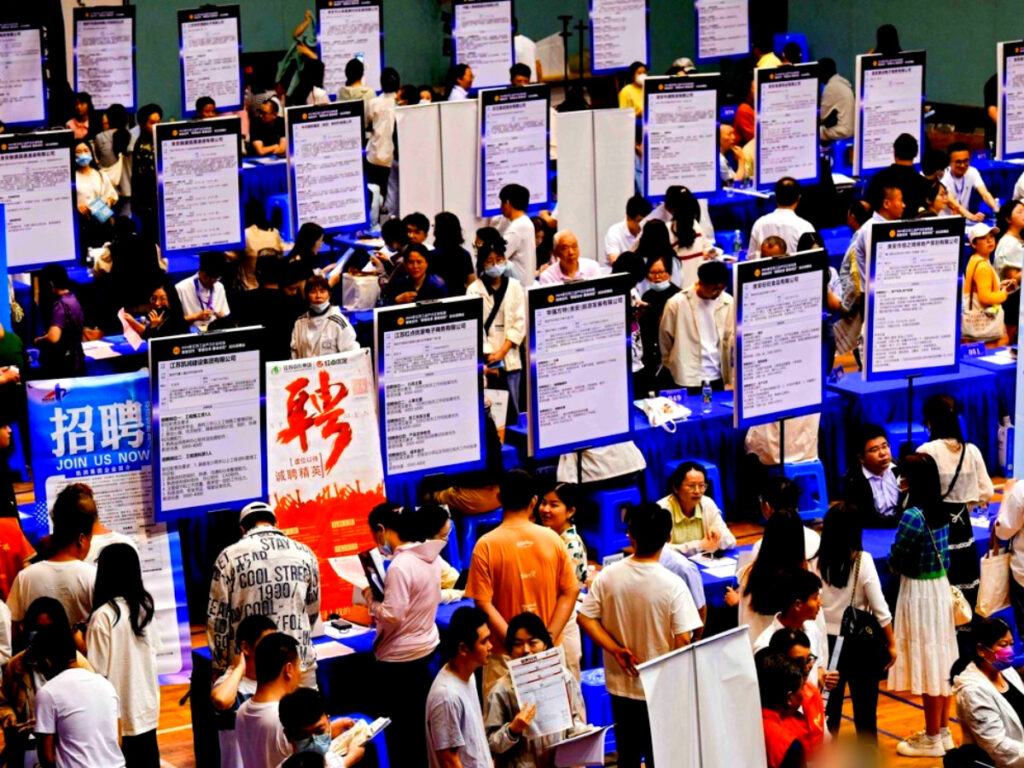 "경력 없어도 억대 연봉이래"... 中 청년들 '우르르' 몰려드는 '이곳' 1 중국