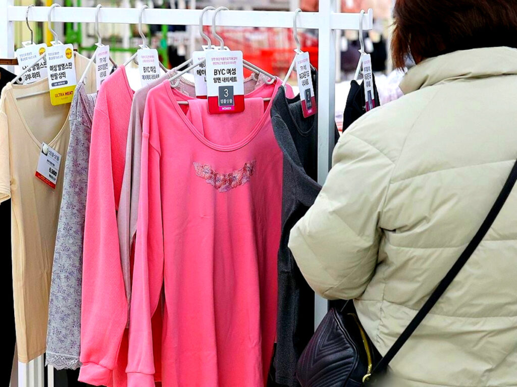 "밥도 안 먹고 옷도 안 사요"...'꽉' 닫힌 서민들 지갑에 암울한 전망까지 1 소비