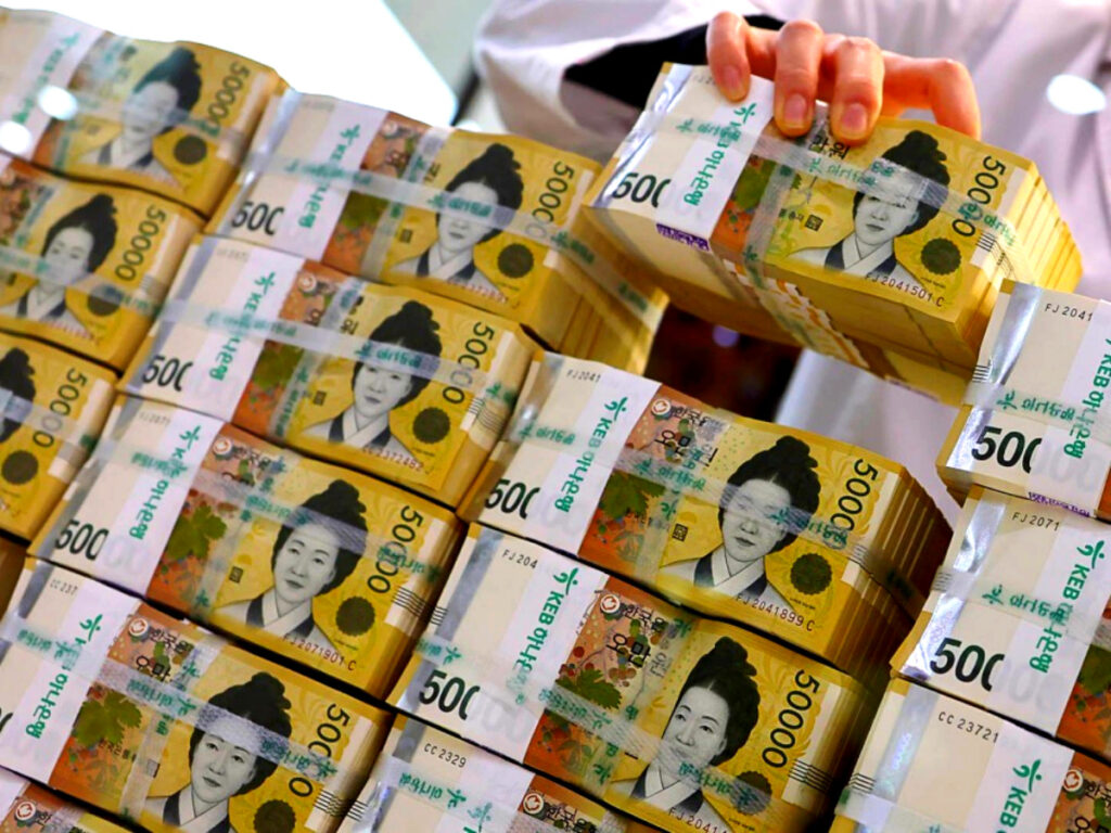 살림살이 팍팍해지자 "지갑 꽉 닫은 국민들" 돈뭉치 싸 들고 여기로 몰렸다 1 여윳돈