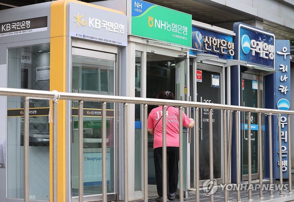 "5년 간 1천 개 넘게 사라졌다"… 심각한 상황에 노년층 '발만 동동' 2 은행