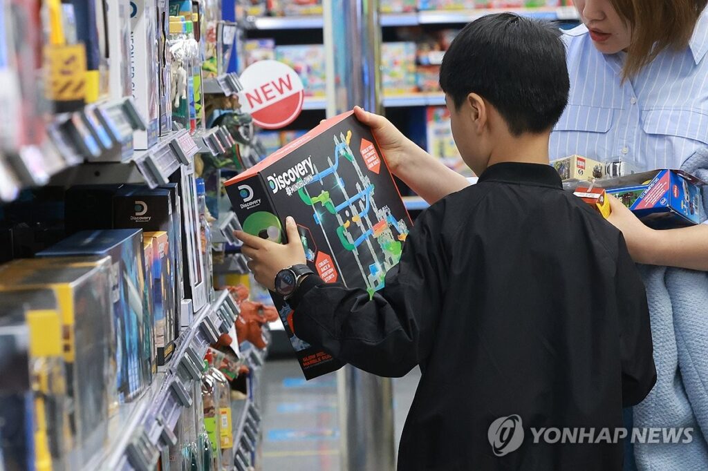 "일본보다 높은 국민총소득"…달라진 한국 위상에도 뜻밖의 반응 보인 국민들, 왜? 3 연휴에도 소비 침체
