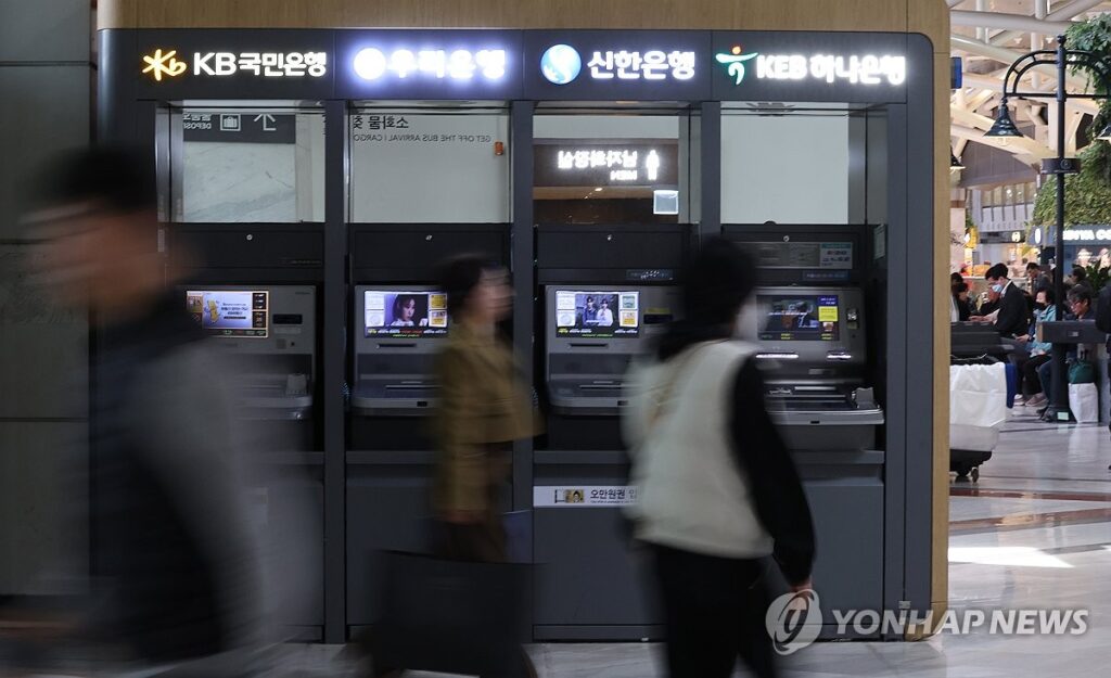 피해액만 수백억 "은행이 이럴 수가"… 불안 떠는 서민들 '발 동동' 6 은행