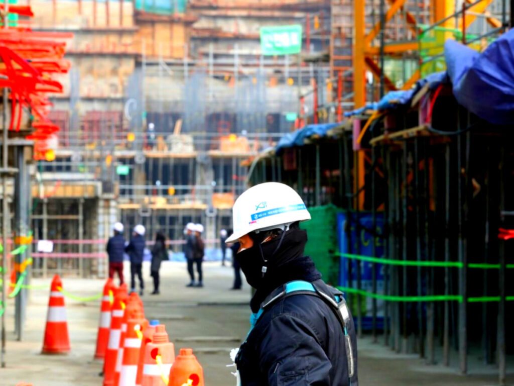 "1998년 이후 최악이다"... 27년 만에 최악의 상황 닥치자 아빠들 '한숨' 1 건설