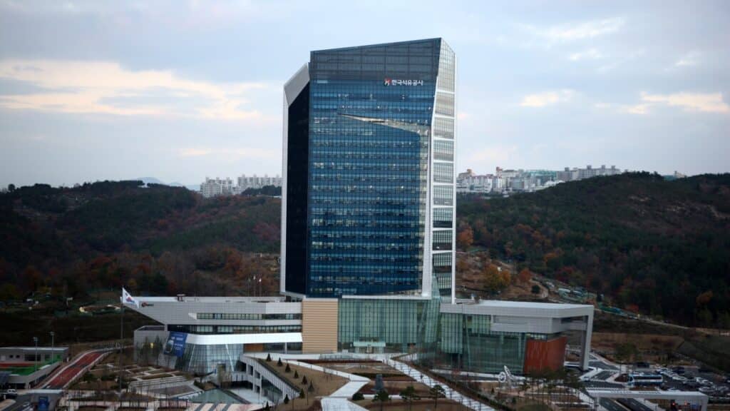 "대왕고래? 안 부럽다" 하루 3만 배럴 콸콸...동남아에서 조용히 '잭팟' 터뜨린 한국 기업 4 석유