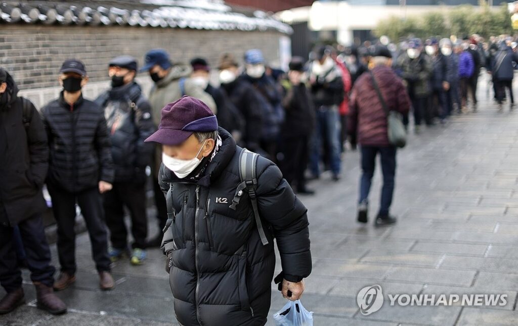 은행이 돈을 쓸어 담는다더니 "이유 있었다"…서민들 '한숨' 5 금리인하 고령화시대 역효과