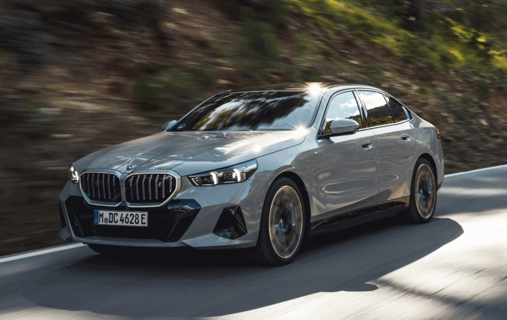 "내놓으면 바로 팔려요"...시세까지 오른 중고차 뭔가 봤더니 3 BMW 5시리즈 부분변경 출시 연기