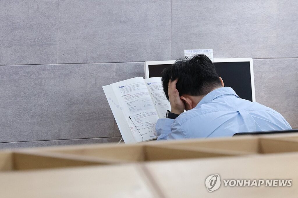 은퇴가 코앞인데 "아들, 이대로는 힘들어"… 비상등 켜진 5060 '발 동동' 3 5060