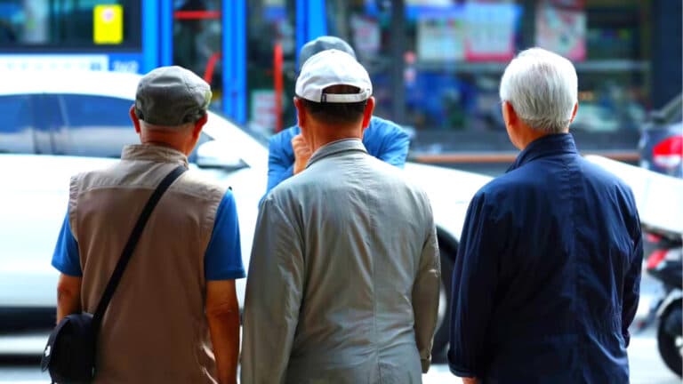 캥거루족 증가에 부모 세대 부담