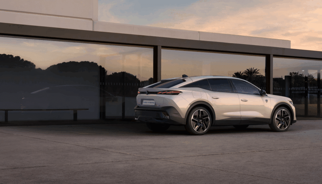 하이브리드인데 "절반은 전기로만"…국내 본격 상륙하는 신차 3 푸조 408 스마트 하이브리드 가격