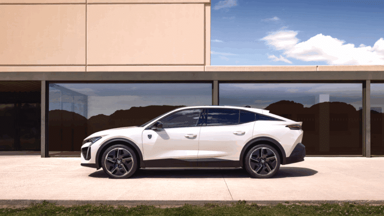 푸조 408 스마트 하이브리드 국내 출시