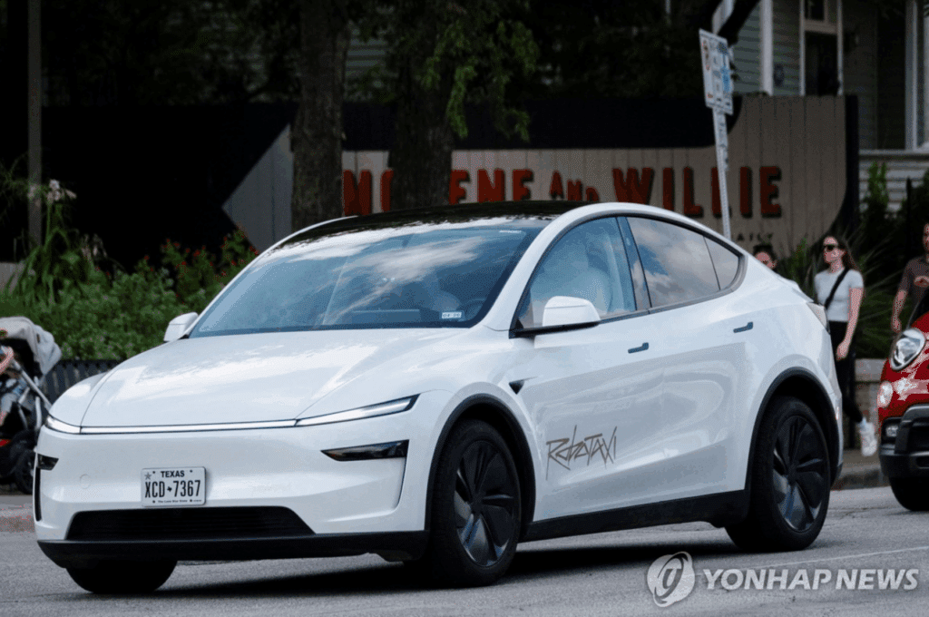 "이건 좀 심각하네" 교차로서 우왕좌왕하는 테슬라에 탑승객들 '아찔' 4 테슬라 로보택시 시범 운영 문제