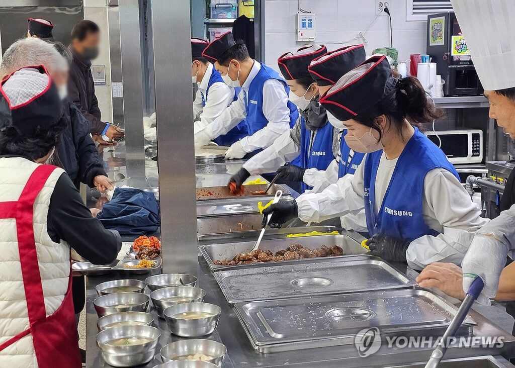 갈 곳 없는 노인들 "여기로 다 몰렸다"…정부 조사 결과에 드러난 현실 4 노숙