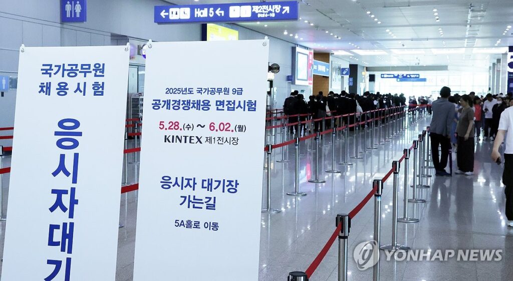 "월급 220만원? 안 할래요"… 줄줄이 외면에 '초유의 사태' 벌어졌다 2 공무원