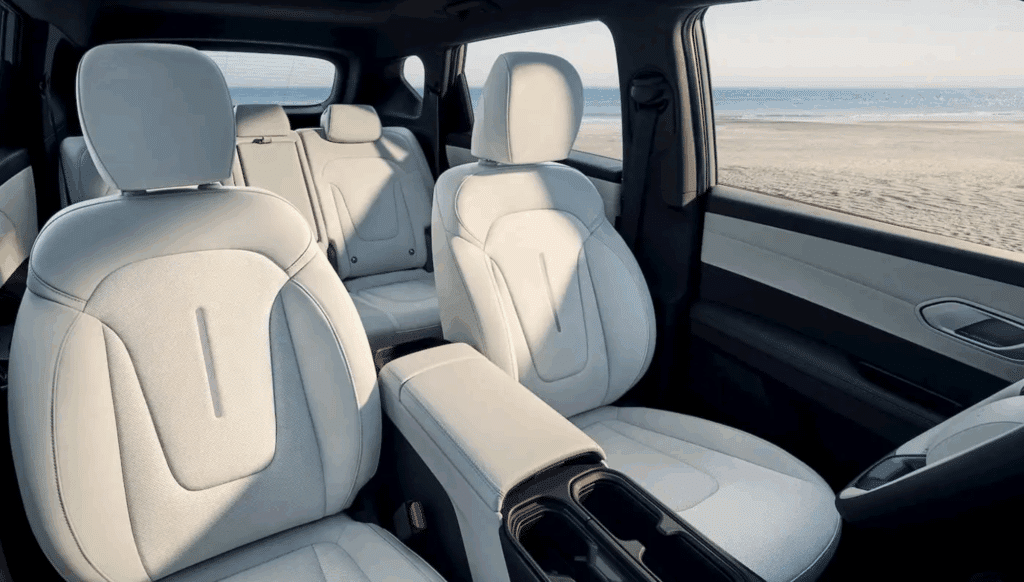 "기존 전기차 완전 뒤엎었네"... 현대차 신형 모델 실내 공개, 중국 것과는 '확연히 달라' 4 현대차 일렉시오 실내