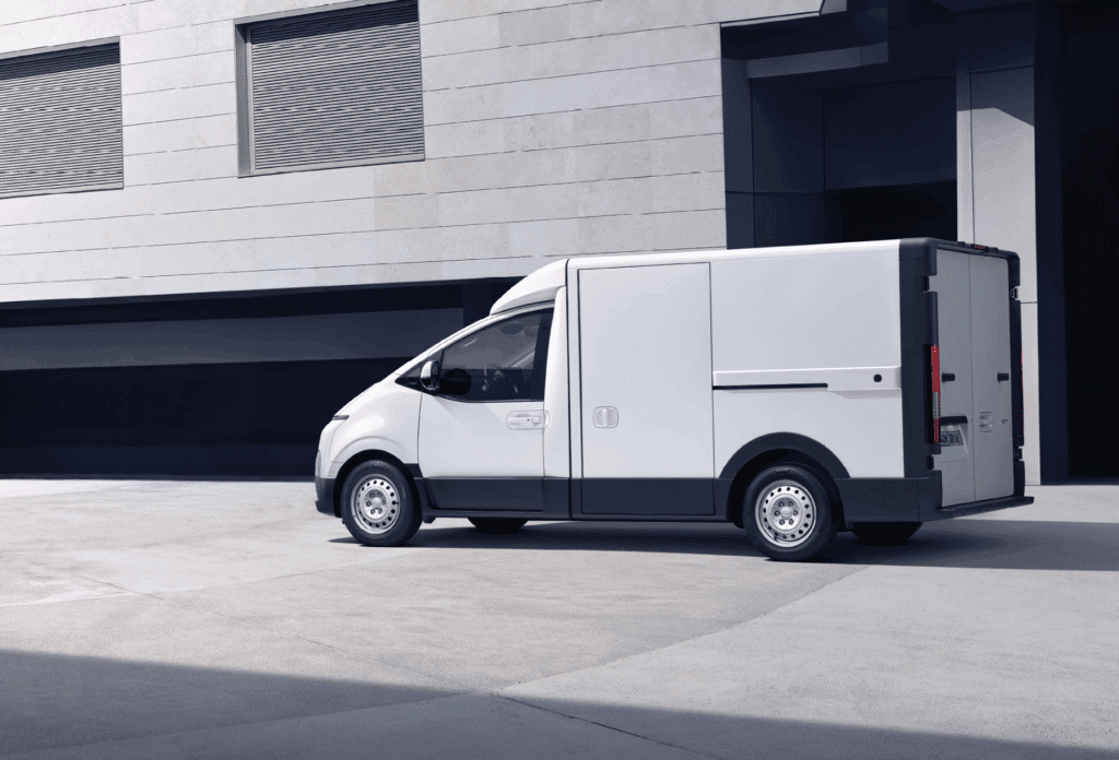 "이제 진짜 시작이다"... 국내 자동차 업계 새로운 행보, '완전히 다른 차원' 4 현대차 ST1 가격