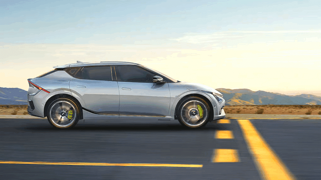 "6억 페라리 vs 8천만 기아차"… 드래그 대결 결과, '믿기지 않아' 1 기아 EV6 GT, 페라리 푸로산게 드래그 레이스