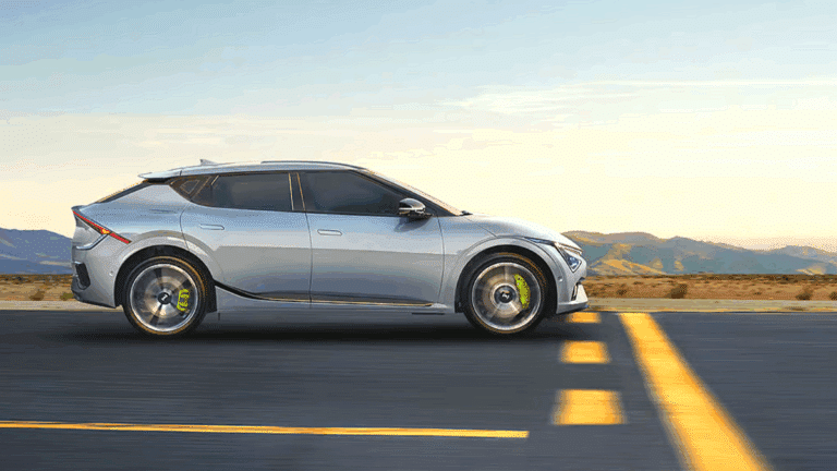 기아 EV6 GT, 페라리 푸로산게 드래그 레이스