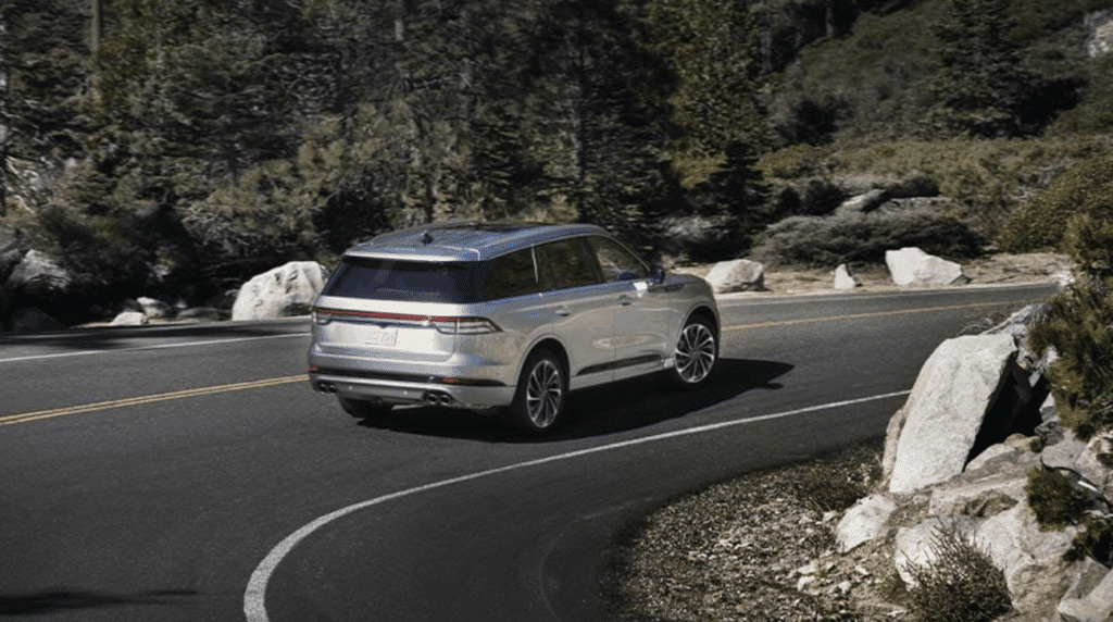 "5성급 호텔 같다.." 마사지까지 되는 럭셔리 SUV, 운전자들 '감탄' 4 링컨 에비에이터 가격