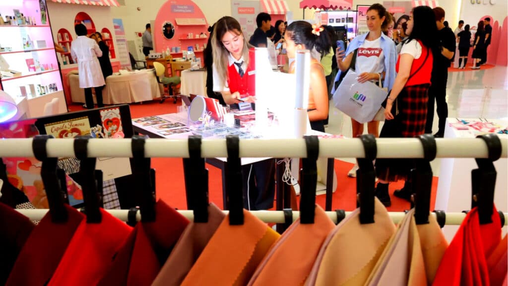 "요즘은 이게 대세?"…한국 관광 온 외국인들, '여기로' 우르르 몰렸다 1 외국인