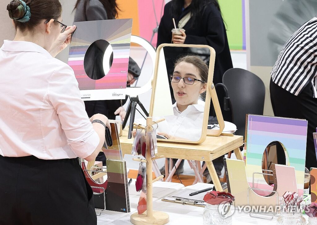 "요즘은 이게 대세?"…한국 관광 온 외국인들, '여기로' 우르르 몰렸다 3 외국인