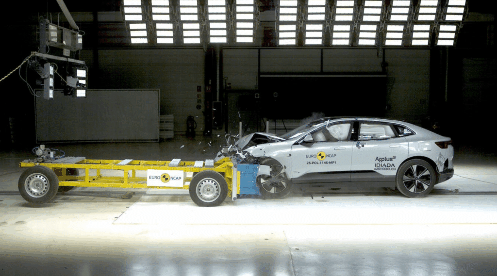 전기차는 위험하다? "그건 이제 옛말"...놀라운 기록 내놓자 업계 '깜짝' 3 폴스타 4 안전성