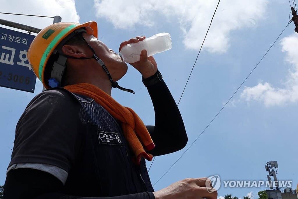 에어컨 킬 엄두도 안났는데 "16.8% 대폭 경감?"…정부 발표에 '활짝' 3 폭염