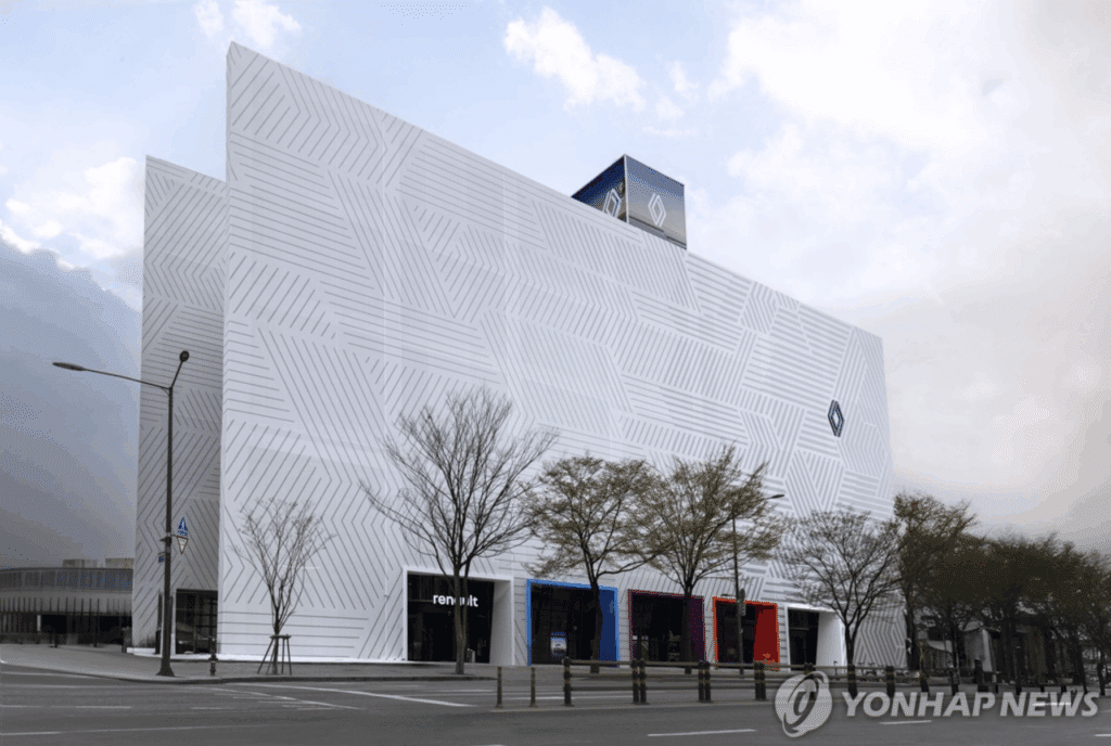 전기차 안 만들 줄 알았더니 "이미 다 준비해뒀네"… 르노가 준비한 車, 정체는 2 르노코리아 오로라3 출시