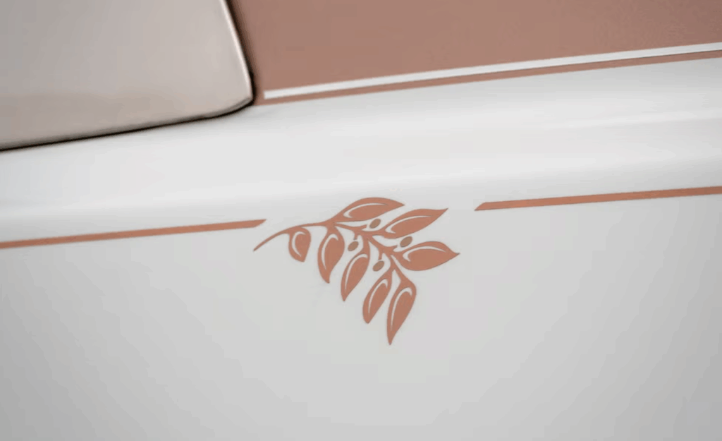 "아버지 선물로 이런 걸?"… 레이스 원단으로 만든 맞춤 세단, 실내가 '예술 작품 수준' 5 롤스로이스 팬텀 덩텔 디자인